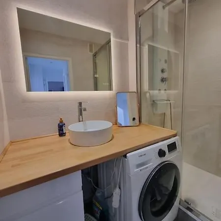 Le Landouzy #parking#netflix シャマリエール