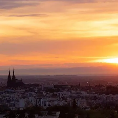 Le Landouzy #parking#netflix シャマリエール