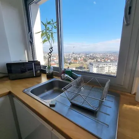 Le Landouzy #parking#netflix *