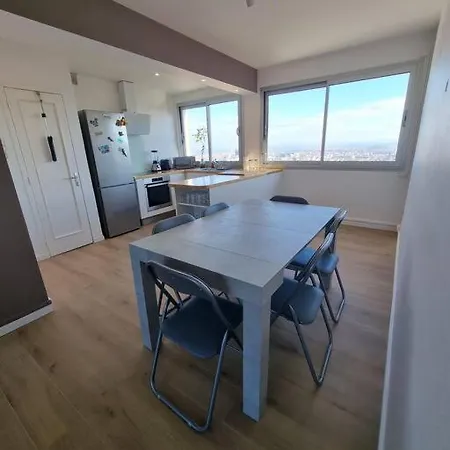 Le Landouzy #parking#netflix * シャマリエール